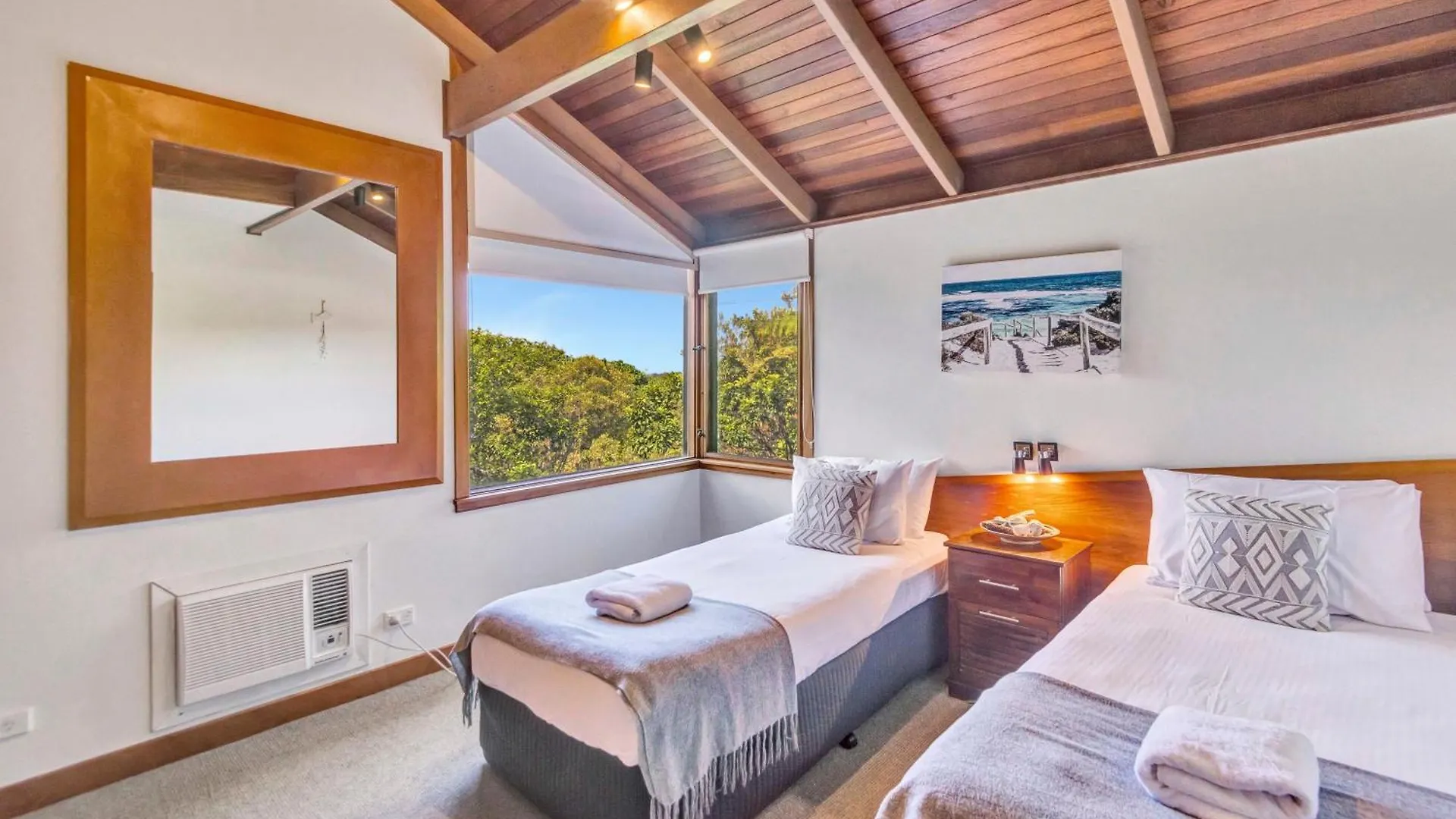 The Oasis Apartments And Treetop Houses Byron Bay Aparthotel