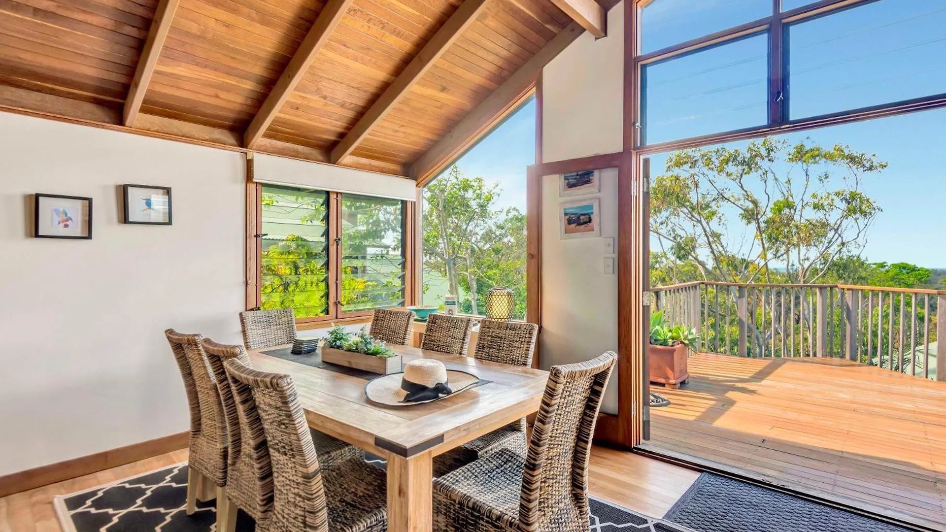 Aparthotel The Oasis Apartments And Treetop Houses Byron Bay
