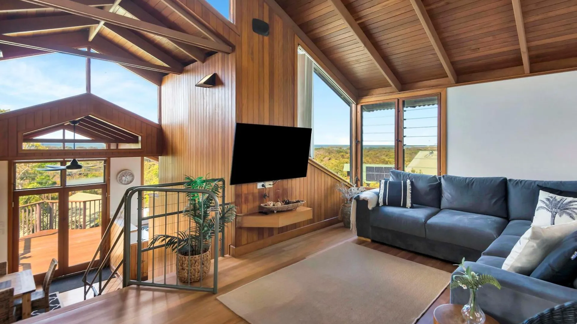 The Oasis Apartments And Treetop Houses Byron Bay Australia