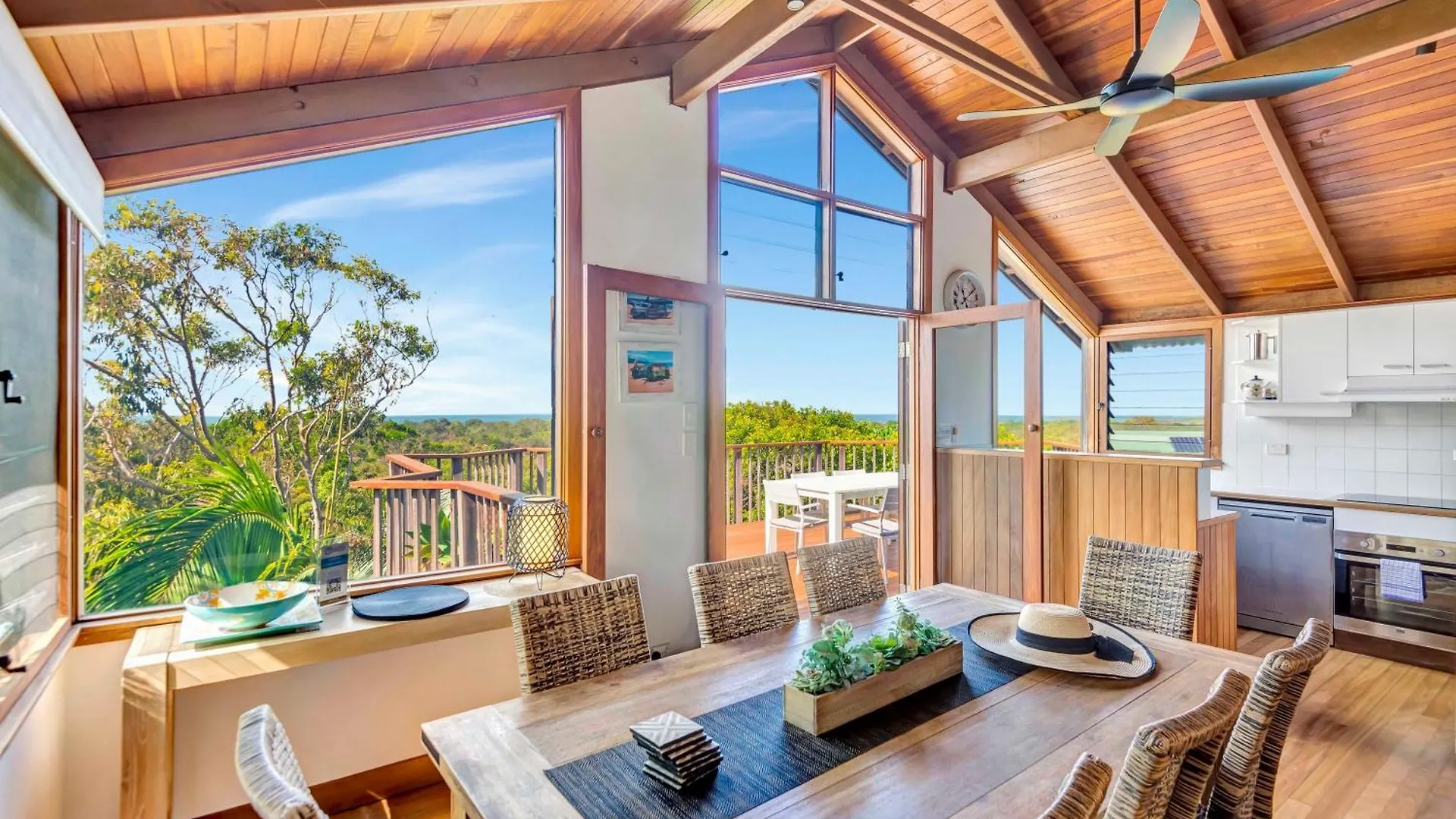 The Oasis Apartments And Treetop Houses Byron Bay 3*,  Australia