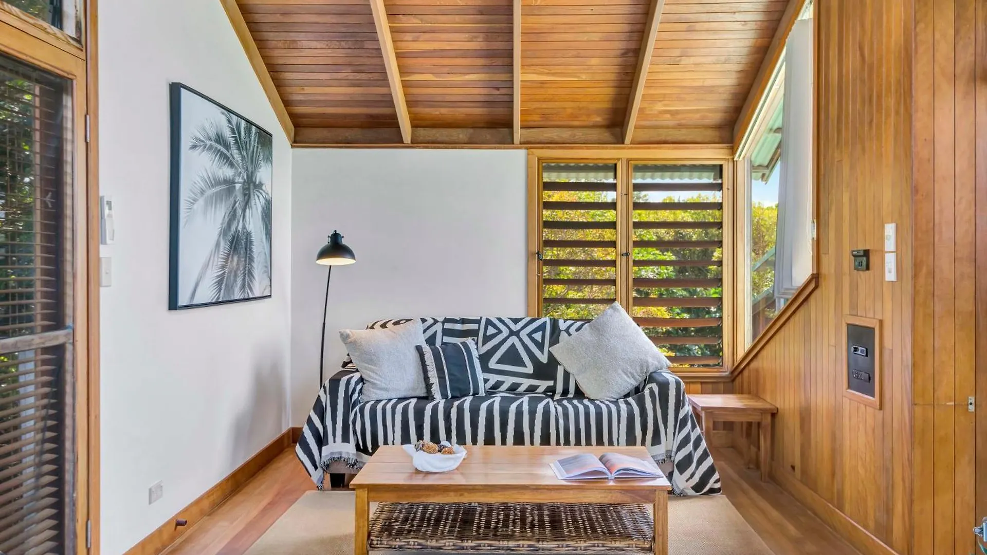 *** Aparthotel The Oasis Apartments And Treetop Houses Byron Bay Australia