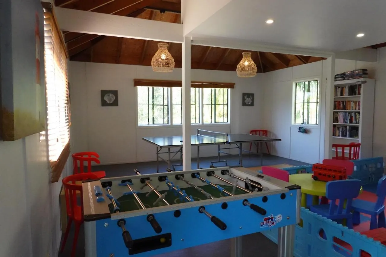 The Oasis Apartments And Treetop Houses Byron Bay 3*,  Australia