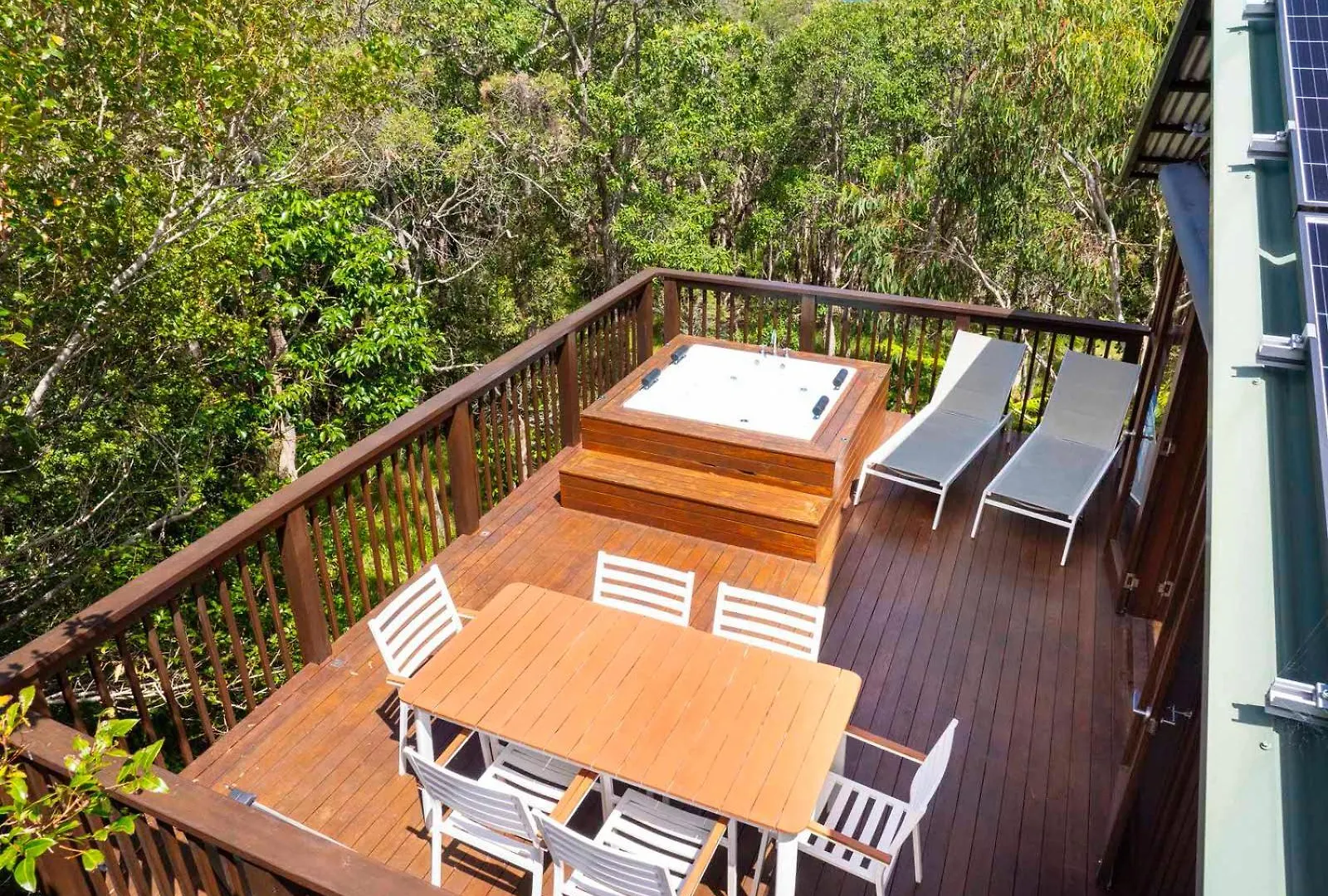 The Oasis Apartments And Treetop Houses Byron Bay Aparthotel