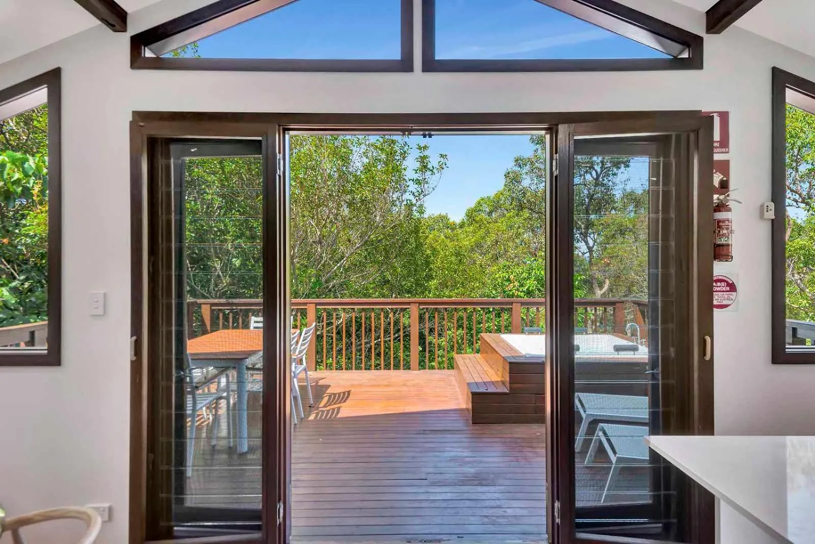 Aparthotel The Oasis Apartments And Treetop Houses Byron Bay
